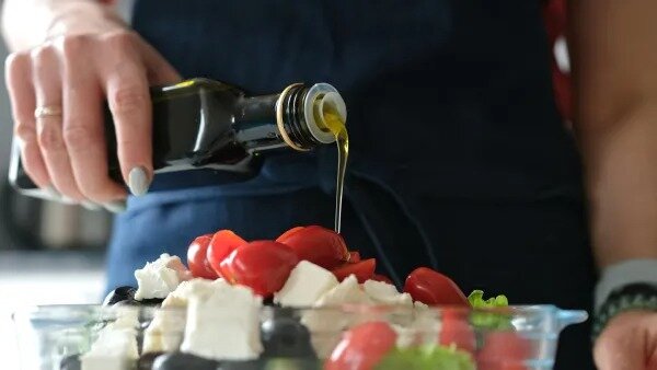 olive-oil-salad.jpg